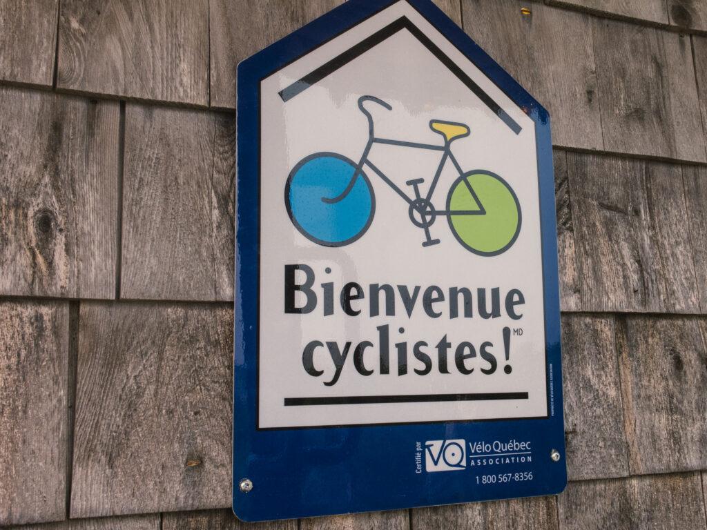 Bienvenue cyclistes! sign in Quebec