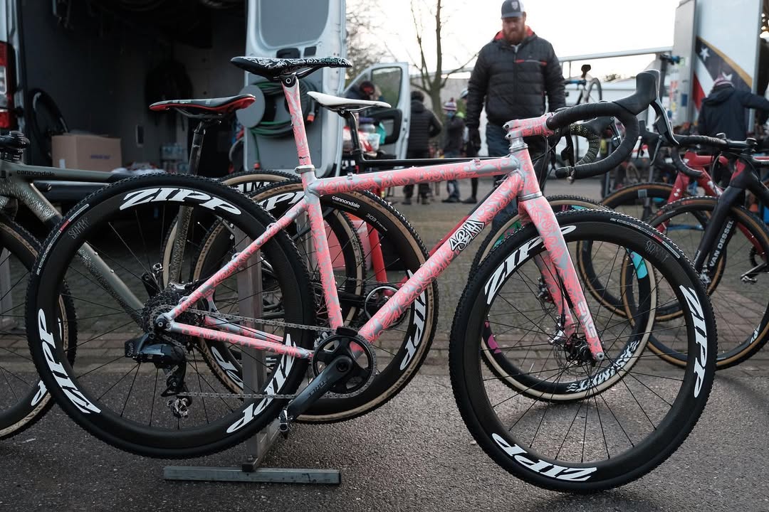 A pink cyclo cross bike in the pits